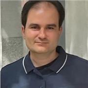 Profesor con diez años de experiencia en clases particulares. Eficiente y versátil, con buena presencia y total profesionalidad.